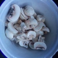 营养美味的双菇烩腐竹的做法图解一
