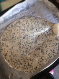 色味俱佳的芝麻薄脆饼做法图解4)
