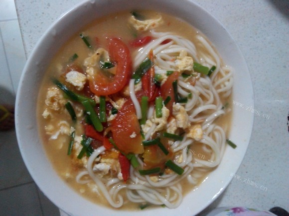 色味俱佳的西红柿鸡蛋面