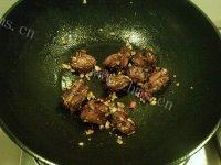 美味的蒜蓉排骨做法图解6)