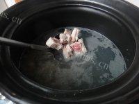 让人怀念的排骨玉米汤做法图解3)