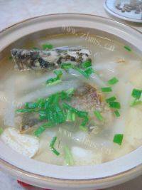 食欲满满的鱼头豆腐煲