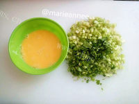 回味无穷的芹菜炒鸡蛋做法图解2)