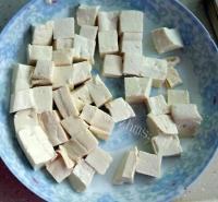 唇齿留香的香椿拌豆腐做法图解3)