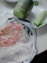 家常菜萝卜丸子汤做法图解1)