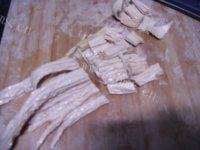 家常菜腐竹炒芹菜做法图解2)