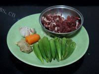 老爸做的秋葵炒牛肉做法图解1)