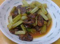 家常菜芹菜炒腊肉