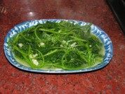 家常菜蒜蓉炒番薯叶