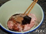 猪肉南瓜馅锅贴做法图解3)