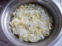美味的冰糖银耳汤做法图解3)
