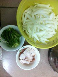 家常菜菜梗炒肉做法图解1)