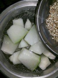 口感极佳的冬瓜薏米瘦肉汤做法图解4)