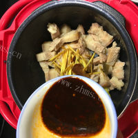简单易学的美味电饭煲酱香五花肉做法图解15)