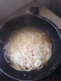 美味可口的煎蛋米线做法图解5)