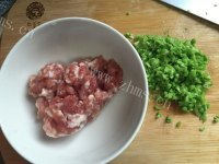 美味的鲜肉咸蛋蒸做法图解1)