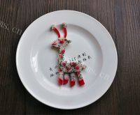 漂亮的巧用水果做风景拼盘做法图解6)