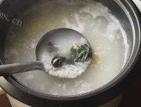 健康美食之皮蛋瘦肉粥做法图解6)