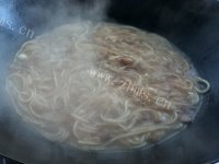 美味的猪肉炖粉条做法图解9)