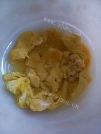 方便快捷的微波炒鸡蛋韭菜做法图解5)