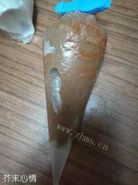 甜甜蜜蜜龙猫酥皮泡芙做法图解7)