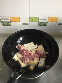 可口的肉末豆腐做法图解3)