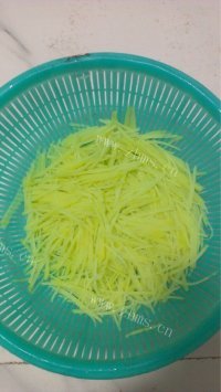 DIY凉拌土豆丝做法图解1)