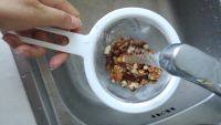 美味的核桃豆浆做法图解4)