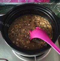 美味香菇黑椒酸辣汤做法图解5)