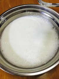 自制葡萄干戚风蛋糕做法图解10)