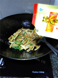 回味无穷的尖椒豆腐干做法图解8)
