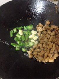 回味无穷的宫保鸡丁做法图解8)