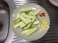 家常菜西葫芦炒牛肉做法图解3)