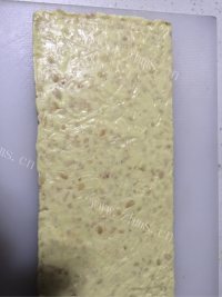 自制花生牛轧糖做法图解2)