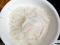 喷香的凉拌萝卜丝做法图解3)