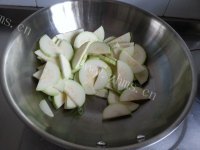 家常菜西葫芦炒海米做法图解3)