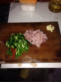 家常菜青椒炒瘦肉做法图解2)