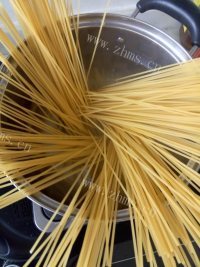 可口的番茄牛肉酱意面做法图解5)