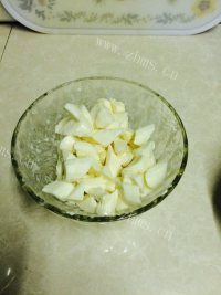 美味营养的拔丝山药做法图解3)