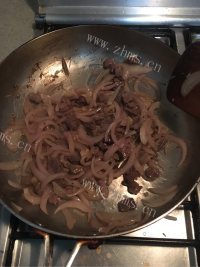 西式焗烤牛肉土豆泥做法图解3)