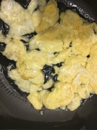 美味的韭黄炒蛋做法图解2)