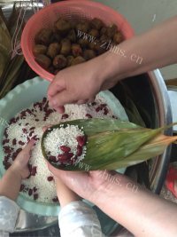 自制红豆蜜枣粽做法图解6)