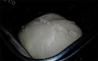 美味的奶酥粒红豆沙面包做法图解3)
