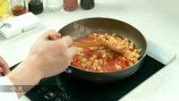 食欲满满的西红柿炖豆腐做法图解4)