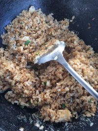 独特的酱油炒饭做法图解4)