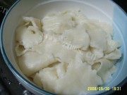 美味的葱香猪肉面片做法图解3)