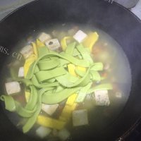 色泽鲜亮的臊子面做法图解9)