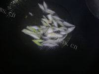 甘脆的蒜黄炒鸡蛋做法图解5)