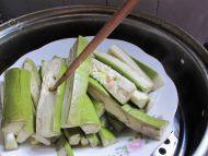 清淡的凉拌蒸茄子做法图解3)