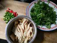 美味的腐竹拌鸡丝做法图解2)